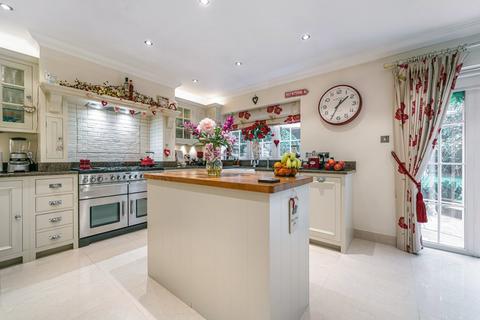 4 Crossacres, Woking, GU22 8QS