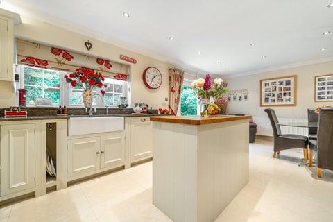 4 Crossacres, Woking, GU22 8QS