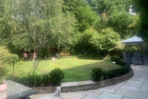 4 Crossacres, Woking, GU22 8QS