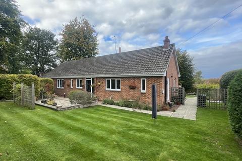 3 bedroom detached bungalow to rent, Bury Lane, Bratton