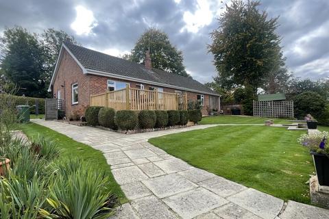 3 bedroom detached bungalow to rent, Bury Lane, Bratton