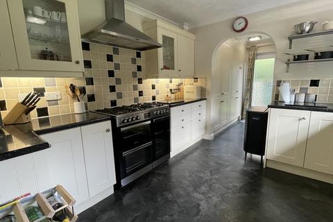 3 bedroom detached bungalow to rent, Bury Lane, Bratton