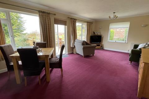 3 bedroom detached bungalow to rent, Bury Lane, Bratton