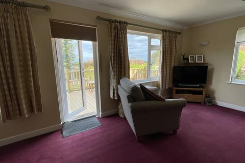 3 bedroom detached bungalow to rent, Bury Lane, Bratton