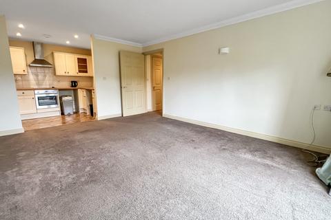 2 bedroom ground floor flat for sale - Chantry Court, Westbury
