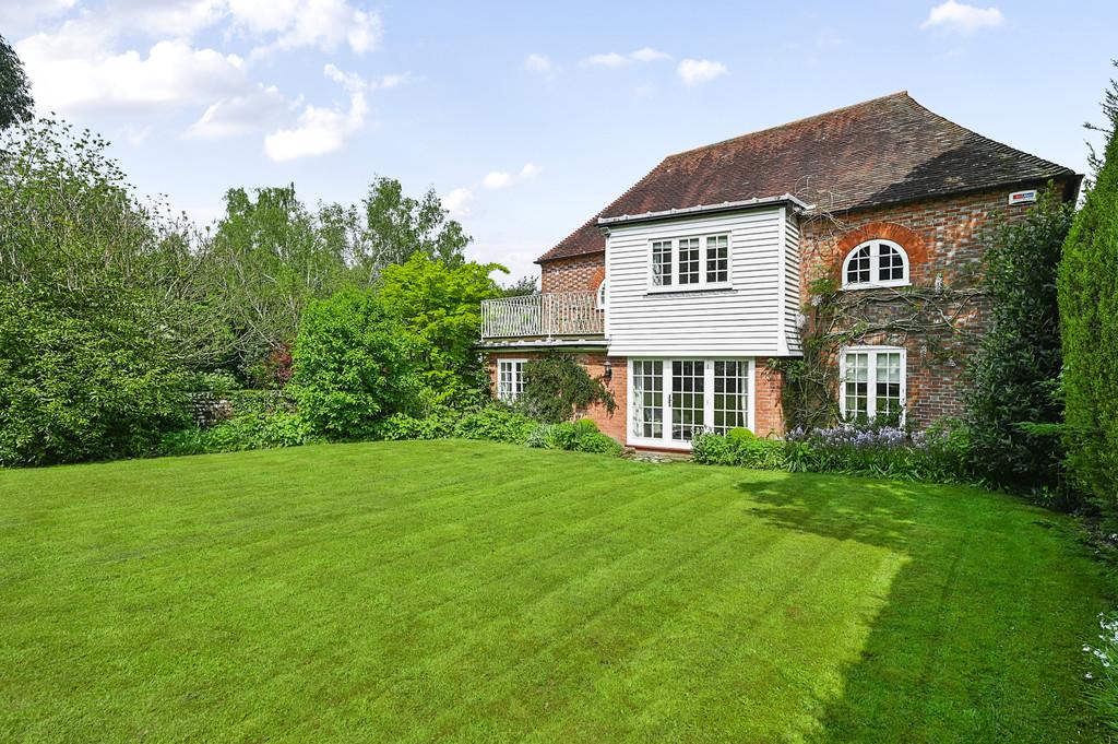 Wittersham Road, Peasmarsh, East... 5 bed detached house for sale £