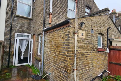 2 bedroom house to rent - Boxley Street, London, E16