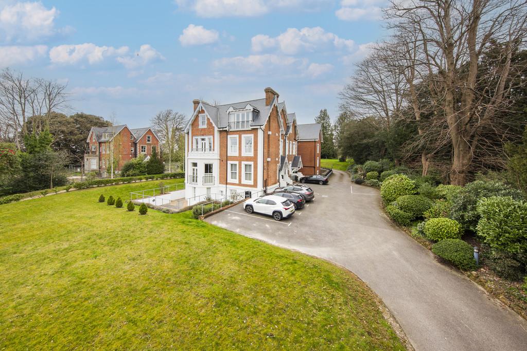 Calverley Park Gardens, Tunbridge Wells 1 bed apartment for sale £325,000
