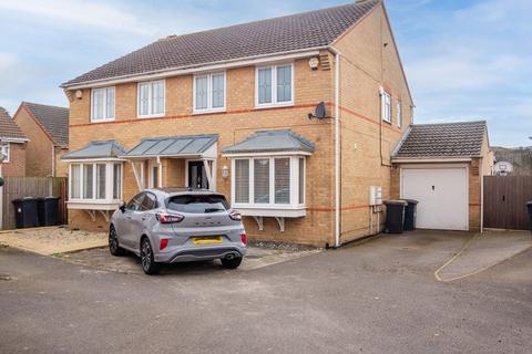 3 bedroom semi-detached house for sale - Rayleigh, Rayleigh SS6