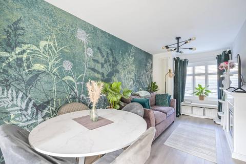 26 Concorde Drive, London, E6 5XL