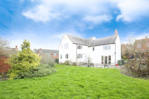 5 bedroom detached house for sale - The Green, Austrey