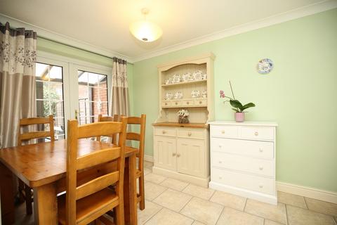 22 Minions Close, Atherstone, CV9 2BD