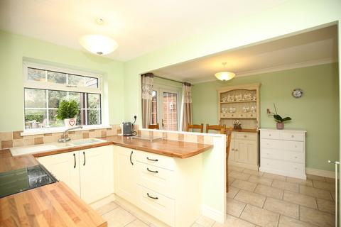 22 Minions Close, Atherstone, CV9 2BD