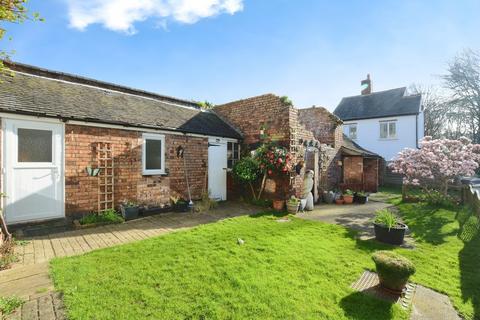 5 bedroom end of terrace house for sale, Boot Hill, Grendon