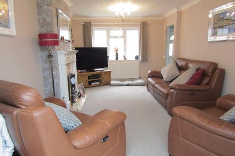 3 bedroom detached house to rent, Hall Lane, Walton-on-the-Naze CO14