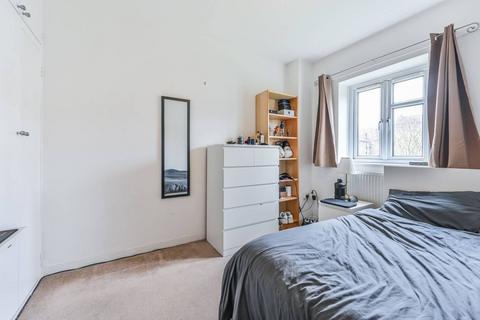 3 bedroom flat to rent, LAMBETH ROAD, Kennington, London, SE11