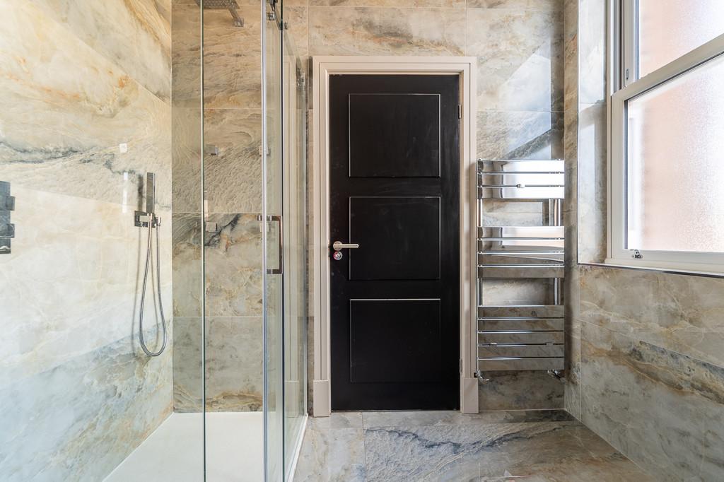 Liverpool Road Town House Showerroom