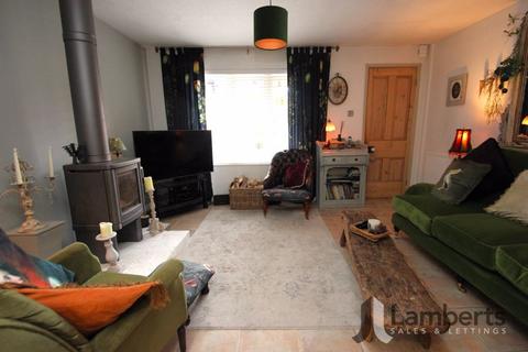 31 Avonbank Close, Hunt End, Redditch, B97 5XR