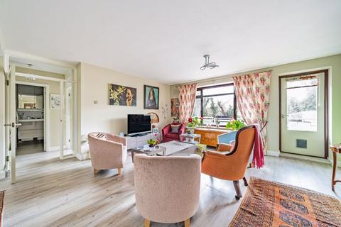 2 bedroom flat for sale, Greenacres, London SE9