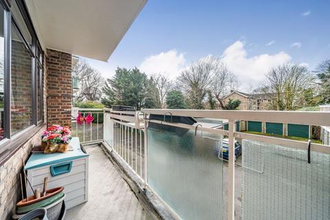 2 bedroom flat for sale, Greenacres, London SE9