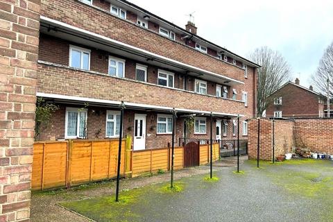 3 bedroom flat to rent - Southall Broadway