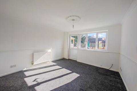 2 bedroom terraced house to rent, Hodgkin Close, Thamesmead, London SE28