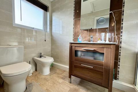 2 Station Road, Waltham, Grimsby, DN37 0PP
