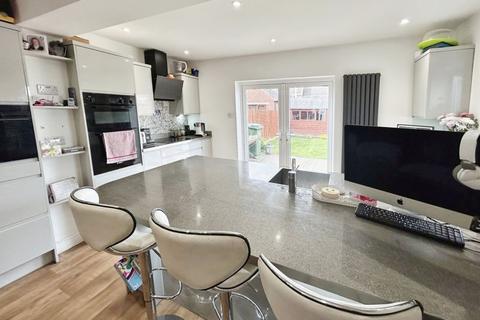 4 bedroom end of terrace house for sale, Cross View, Exeter