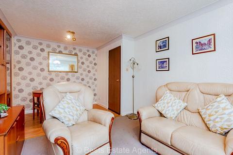 2 bedroom bungalow for sale - Latham Avenue, Runcorn