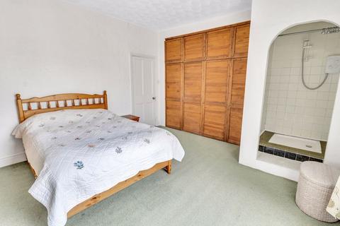 3 Centre Vale, Littleborough, OL15 9EL