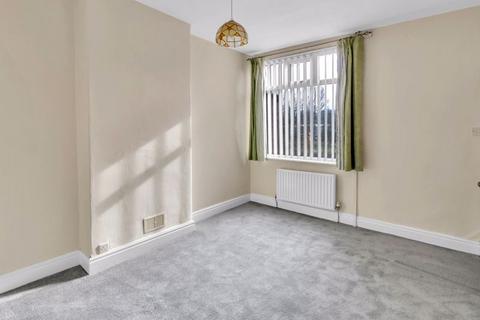 3 Centre Vale, Littleborough, OL15 9EL