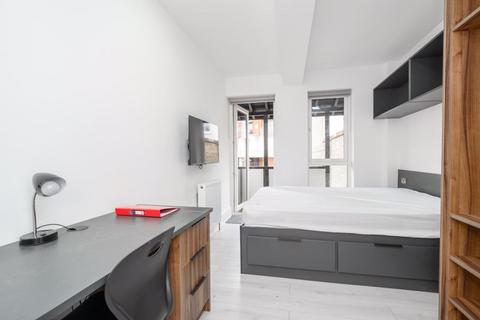 1 bedroom apartment to rent, High Street, Walton-On-Thames
