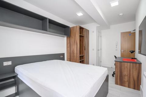 1 bedroom apartment to rent, High Street, Walton-On-Thames