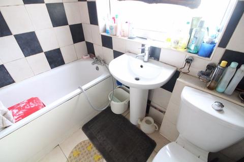 2 bedroom terraced house for sale - Althorp Road, Luton