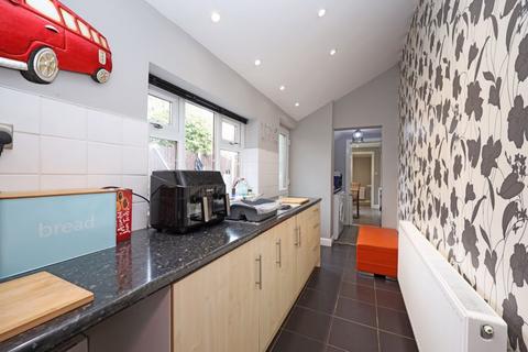 3 bedroom property for sale - Kensington Road, Oakhill