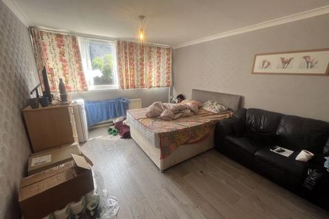 7 bedroom terraced house to rent, Ferraro Close, Hounslow, TW5