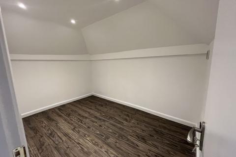 3 bedroom apartment to rent, Windsor Street, Uxbridge, UB8