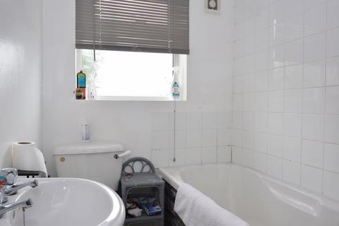 3 bedroom end of terrace house for sale - High Street, Eastchurch