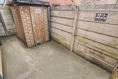 2 bedroom end of terrace house to rent, Regent Street, New Basford, NG7 7BJ