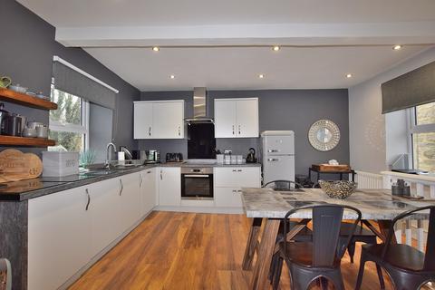 3 bedroom cottage for sale, Victoria Road, Richmond