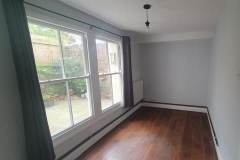 2 bedroom apartment to rent, Shaftesbury Road