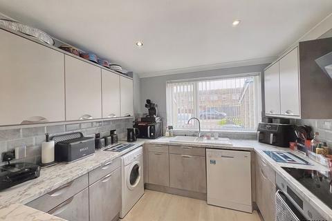 3 bedroom end of terrace house for sale - Axminster Close, Hull, HU7