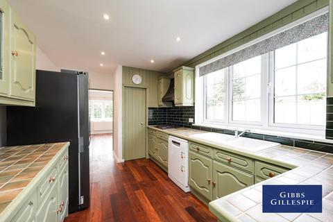 6 bedroom detached house to rent - High Road, Pinner