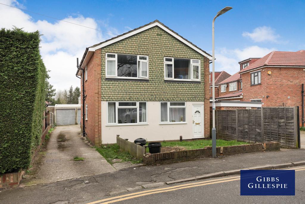 Great Central Avenue, South Ruislip... 2 bed £1,650 pcm (£