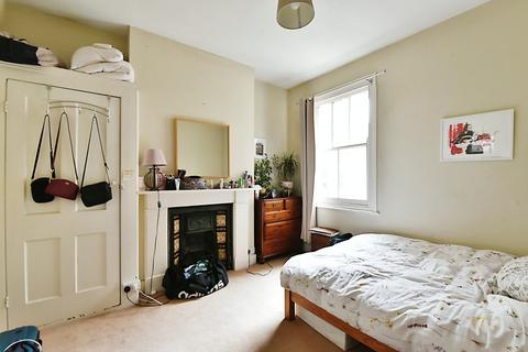 3 bedroom maisonette to rent, Kingswood Road