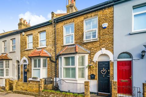 2 bedroom terraced house to rent, Gravel Lane, Chigwell Row, IG7