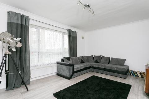2 bedroom flat to rent - Brading Crescent