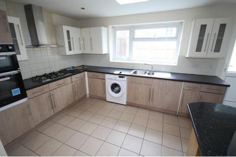 3 bedroom property to rent - Lynch Close, Uxbridge