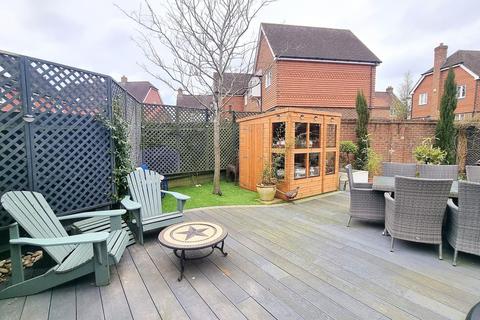 4 bedroom detached house for sale - Barncroft Drive, Lindfield, RH16