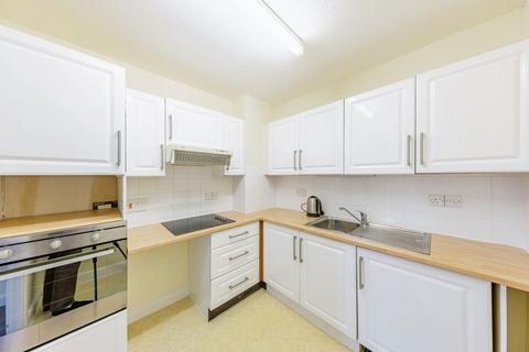 1 bedroom flat for sale, Weatherby Gardens, Hook RG27